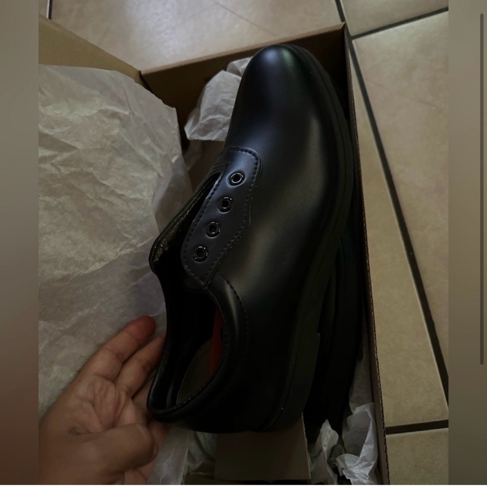 7.5 women Dinkels marching shoes